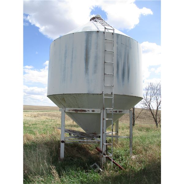 900 Bushel Hopper bin
