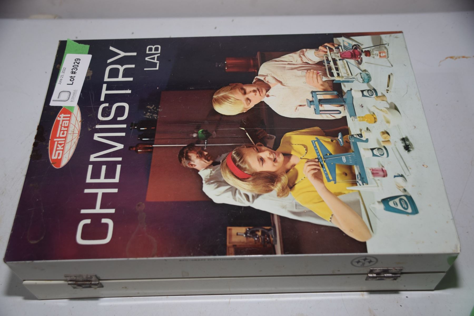 vintage chemistry lab tin box only - Bodnarus Auctioneering