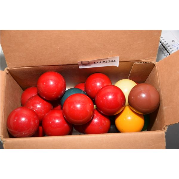 (22) Vintage pool balls