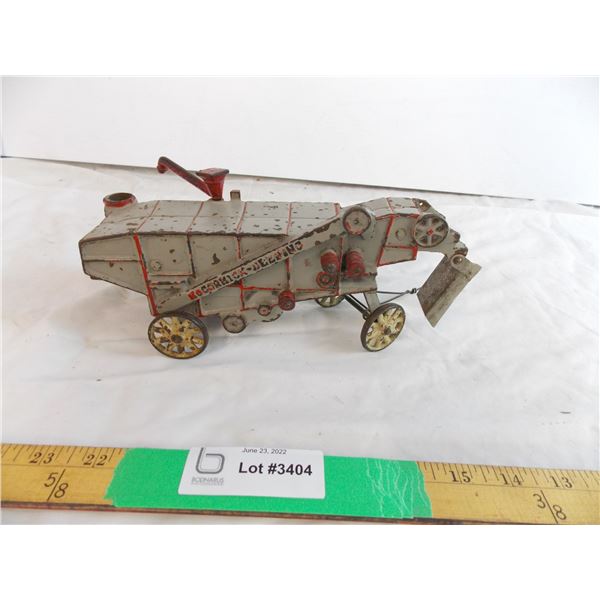Cast iron Mccormick deering Threshing machine made by arcade mfg
