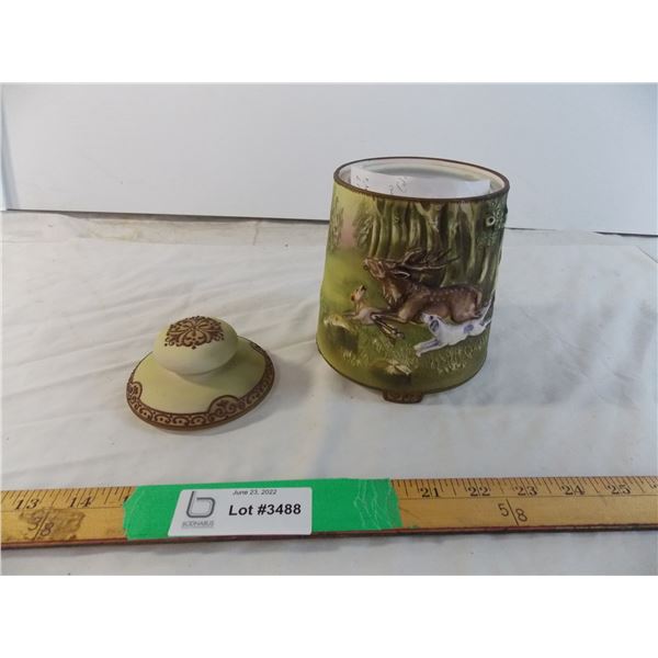 Nippon Molded stag and hounds humidor in EXCELLENT CONDITION