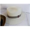 Image 2 : Hat box and 2 hats