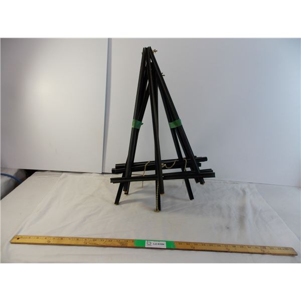 (3) display Easels