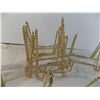 Image 3 : (20)Golden metal wire wrapped plate or picture stand