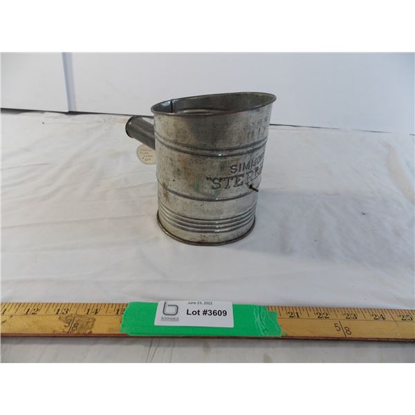 Simmons sterling Flour sifter