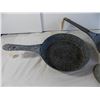 Image 3 : Blue enamel frying pan set with funnel