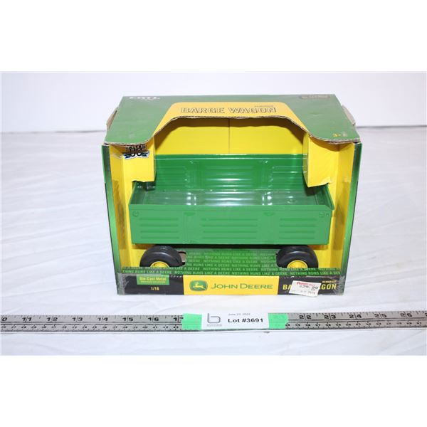 John-Deere Barge Wagon