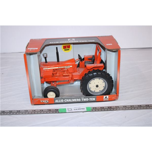 Allis Chalmers Two-Ten Tractor - 1:16