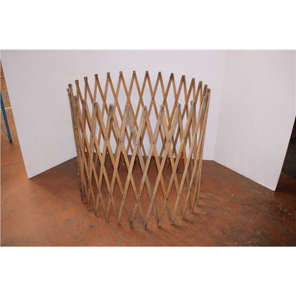 *Round Folding Wooden Rack 33”