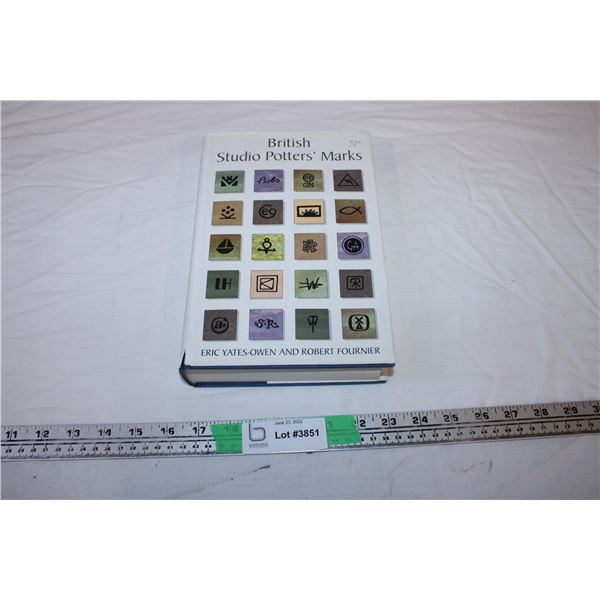 British Studio Pottery Marks Book