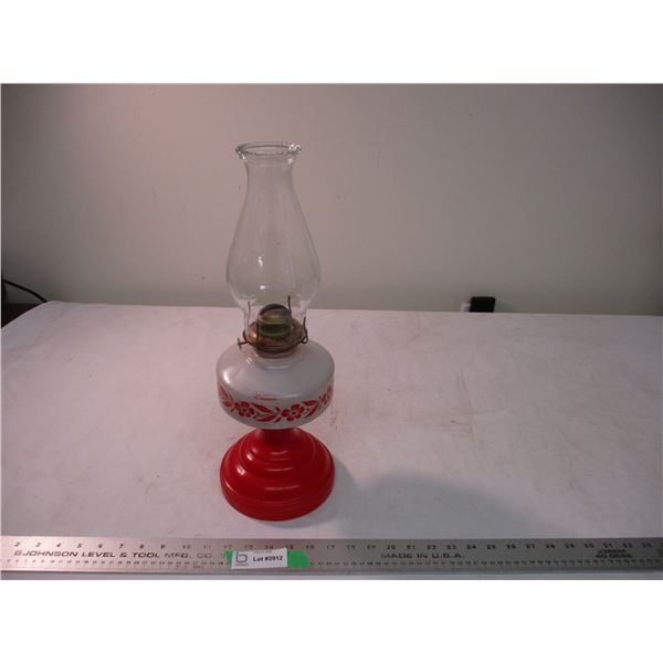 Vintage oil lamp + chimney