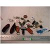 Image 1 : mix lot pins, key tags, mini shoes
