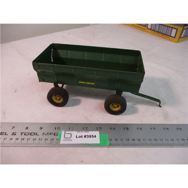 John Deere wagon