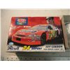 Image 2 : Dupont motorsports model kit - Jeff Gordon