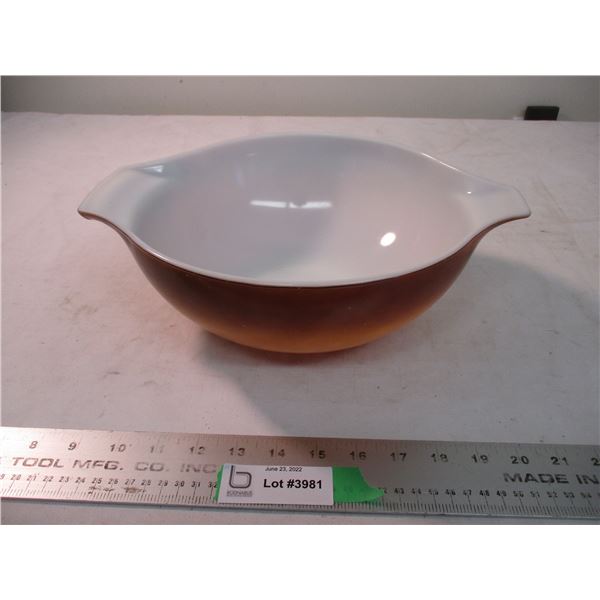 Pyrex bowl 13" round