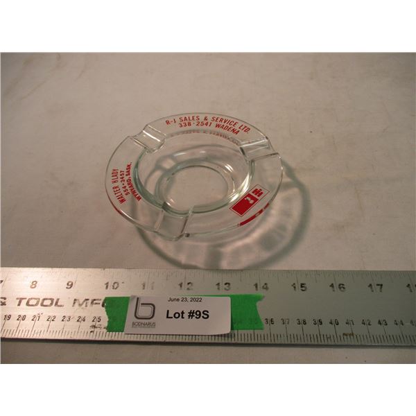 International ashtray - Wadena