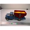 Image 1 : International Truck with grain/corn hopper - 1:25