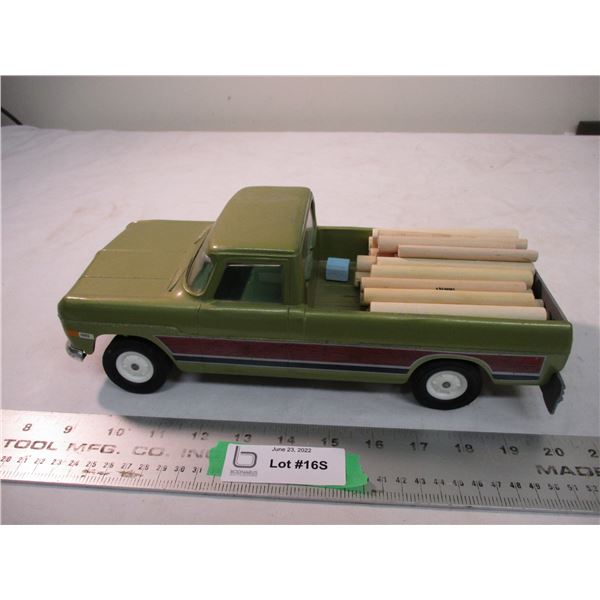 ERTL IH Scout half-ton Truck with logs