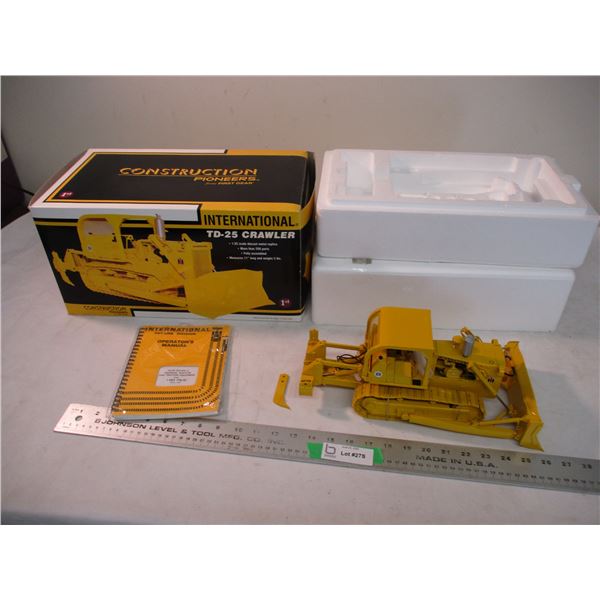 First Gear IH TD-25 Crawler - 1:25
