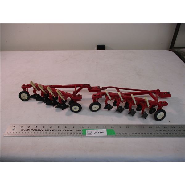 ERTL IH (customer double gang plow) - 24" long
