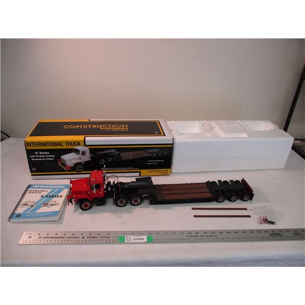 First Gear IH S Series Truck with Tri axle folding gooseneck trailer 1:25 (box is 26" long)
