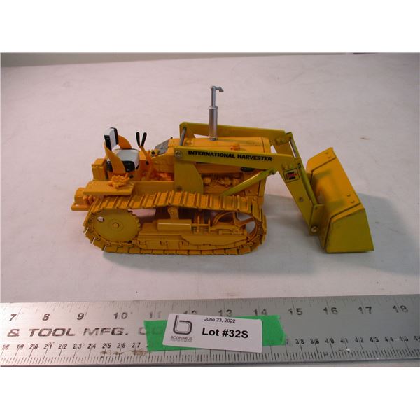 ERTL IH TD 340 Diesel Crawler (with custom built front end loader) - 10.75" long