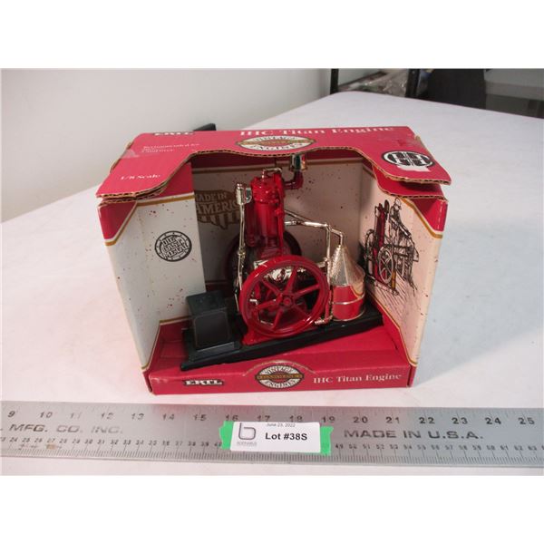 ERTL IHC Titan Engine 1:8