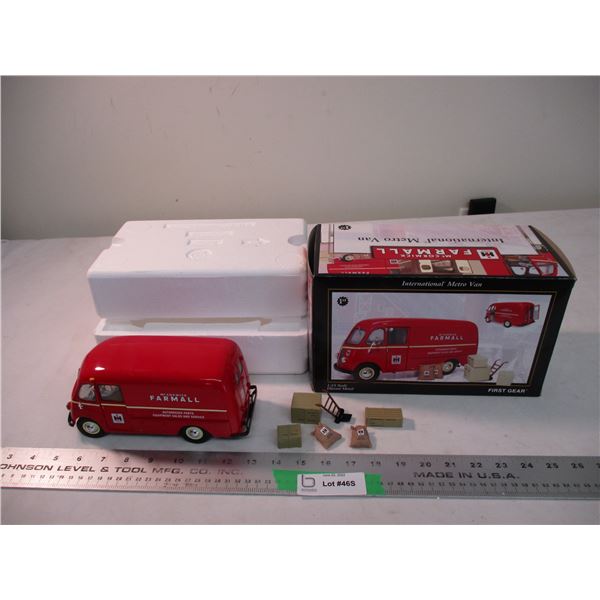 First Gear IH Metro Van 1:25