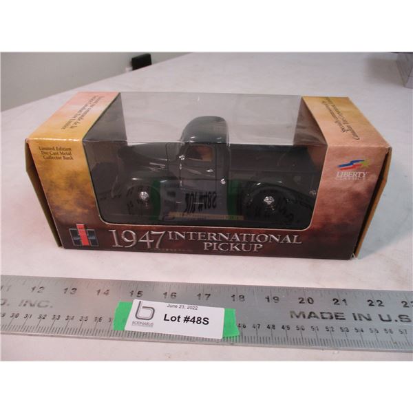 Liberty Classics 1947 IH Pickup Limited Ed coin bank 1:24