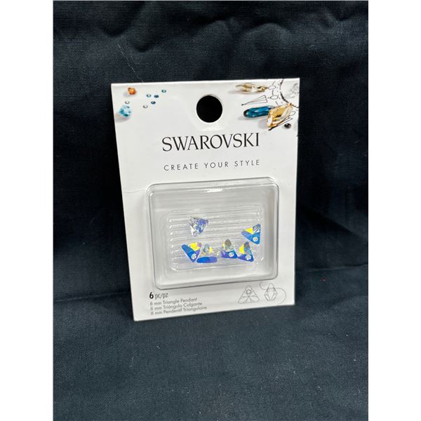 Unopened Swarovski triangle pendant set