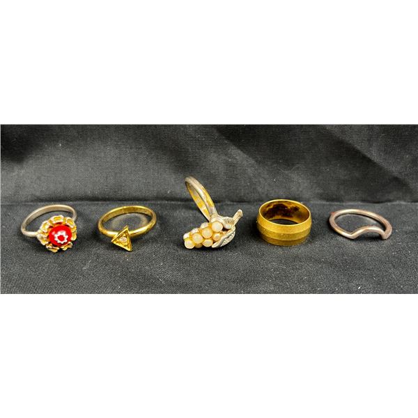 Lot of 5 mixed ladies costume rings