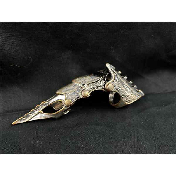 Interesting "Armour" Style jointed finger ring