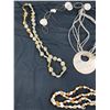 Image 2 : 5 ocean style necklaces with shell/bead types