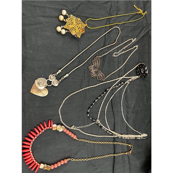 Mixed group of ladies fashion necklaces