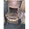 Image 5 : Antique Bonny Oak #15 Cast Iron Wood Burning Parlor Stove