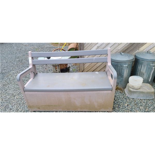 Rubbermaid Bench with Storage Cat B