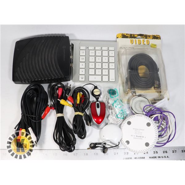 BAG OF ELECTRONIC ACCESSORIES INCL. POCKET MOUSE