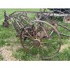 Image 2 : ANTIQUE INT HAY RAKE ON STEEL WHEELS