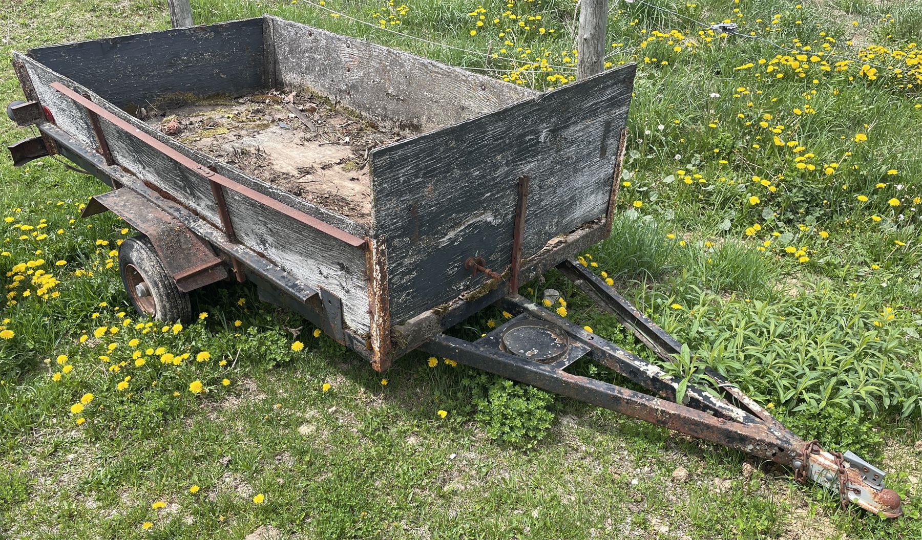 TOW BEHIND UTILITY TRAILER 4 X 8 FEET