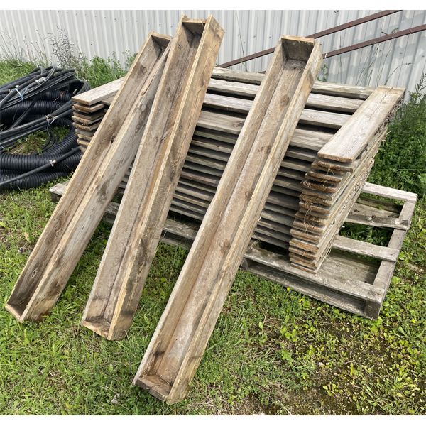 SKID LOT - WOODEN SHEEP PENS & FEEDERS - 5 ft PANELS