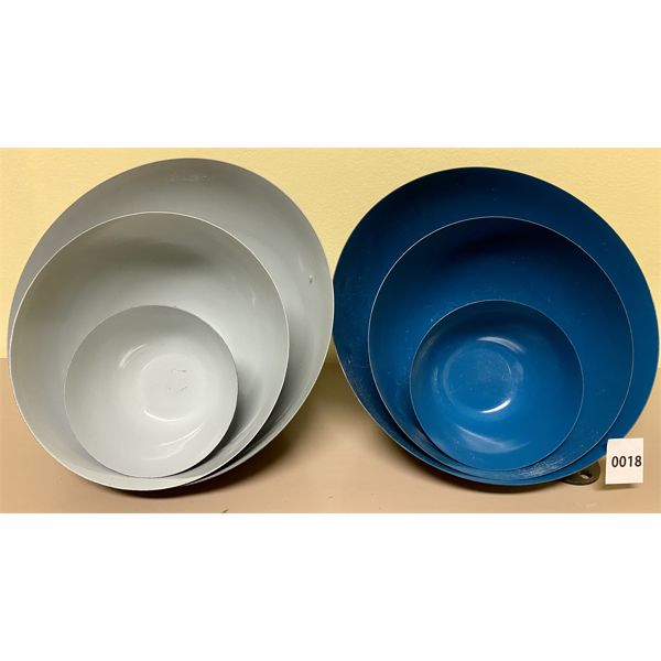LOT OF 2 - SETS OF WALL BOWLS - MAX DIAMETER 8 in