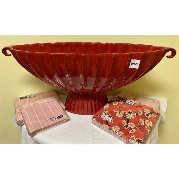 LOT OF 2 - FLUTED OVAL COMPOTE & QTY OF DESIGNER PAPER NAPKINS