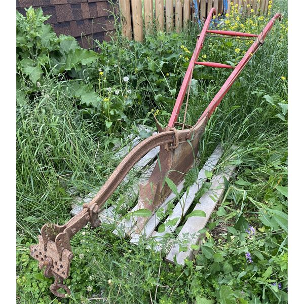 ANTIQUE COCKSHUTT 10-20 SINGLE FURROW PLOW