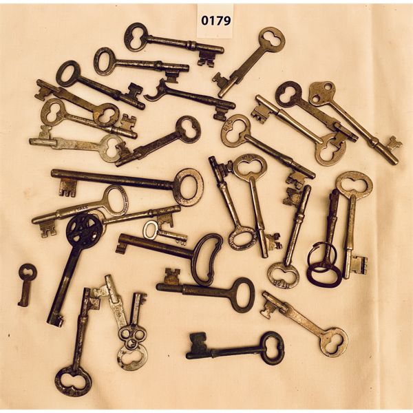 JOB LOT - ANTIQUE SKELETON KEYS
