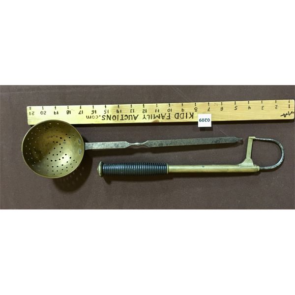 LOT OF 2 - BRASS PIECES - INCL EXTENDABLE GAFF HOOK