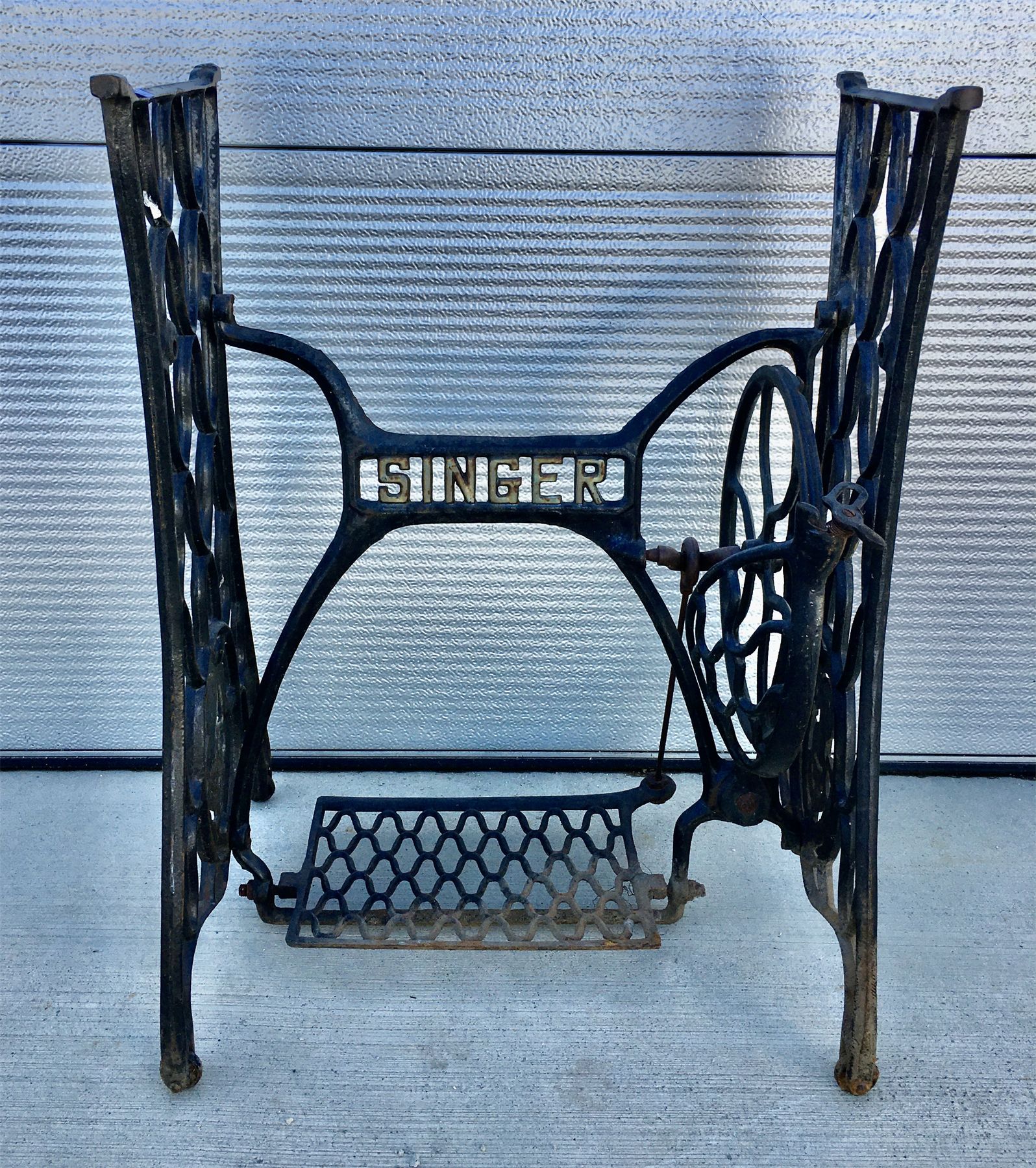 CAST IRON SINGER SEWING MACHINE BASE