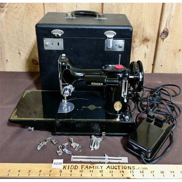 SINGER FEATHERWEIGHT SEWING MACHINE