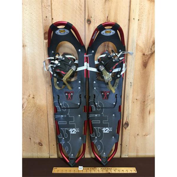 PAIR OF 35in ATLAS SNOWSHOES