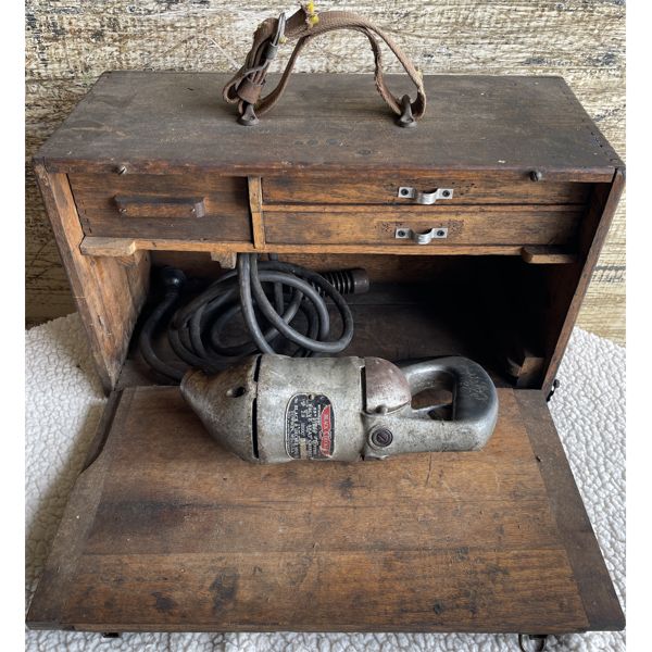 ANTIQUE MACHINESTS CHEST W/ B&D VALVE GRINDER W/ ATTACHMENTS - ORIG SET