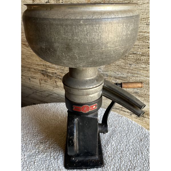 DE LAVAL JUNIOR NO 3 CREAM SEPARATOR - COUNTER TOP MODEL